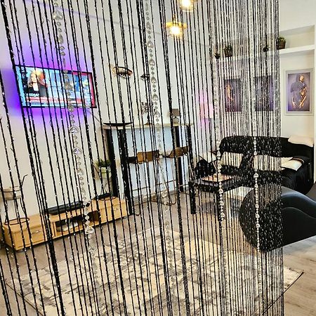 Tantra Studio 1 Conta Universitate Bucharest Exterior photo